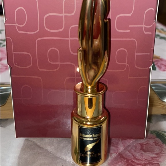 Liquid eyeliner - Picture 2 of 2